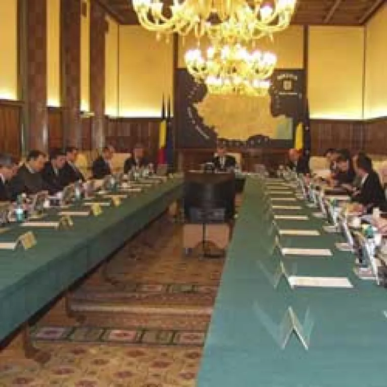 Alegeri anticipate in ritm accelerat