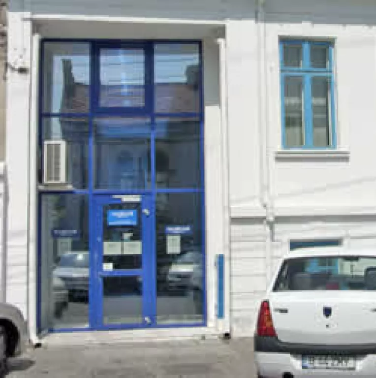 Allianz Tiriac isi lasa clientii cu ochii in asigurare