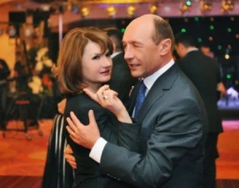 Basescu e la mare cu familia: Cazati in vila de protocol din statiunea Neptun