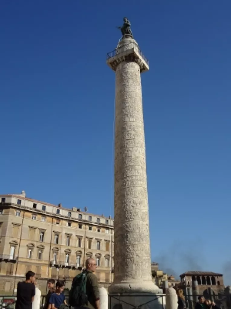 Columna lui Traian 1900, o privire contemporana asupra a doua milenii de istorie
