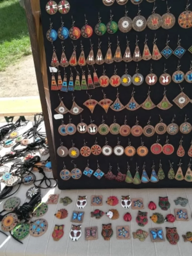 Deak Csaba: Fac pandantive din ceramica