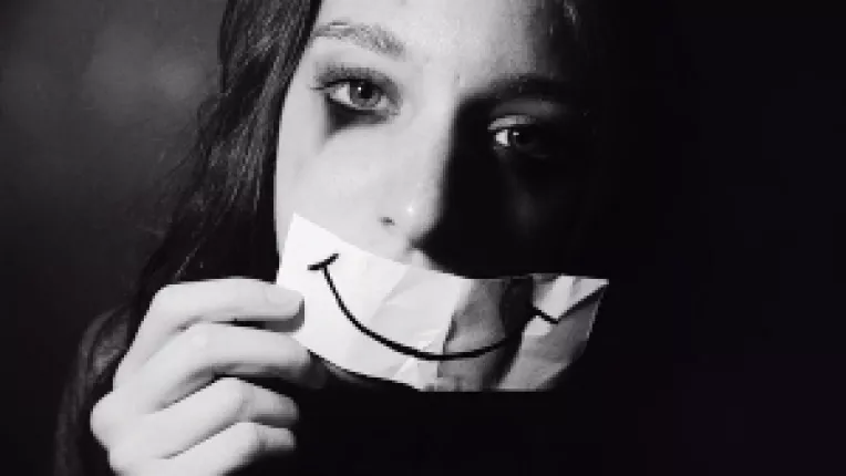 Depresia nu este o boala, ci semnul unei suferinte psihologice cu multiple modalitati de alinare si tratament.