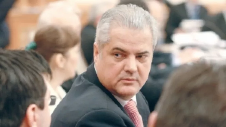 Desi judecatorii au admis eliberarea conditionata, Adrian  Nastase ramane in inchisoare deoarece procurorii au declarat recurs