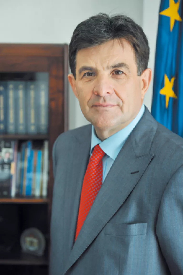 Distrugerea elitelor romanesti continua: Adrian Severin a fost condamnat la 4 ani cu executare