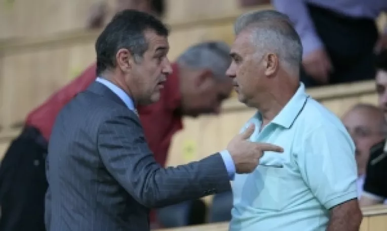 Edi Iordanescu ii ataca pe stelisti si ironizeaza acuzele lui Becali care a declarat ca selectionerul Iordanescu se afla in spatele atacurilor Armatei