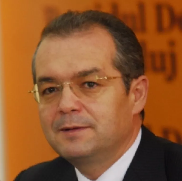 Guvernul Boc a aprobat restructurarea a aproape 60.000 de bugetari