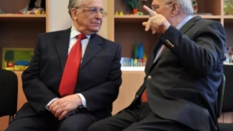 Ion Iliescu a vorbit, intr-o interventie telefonica la Antena 3, despre academicianul si scriitorul Augustin Buzura
