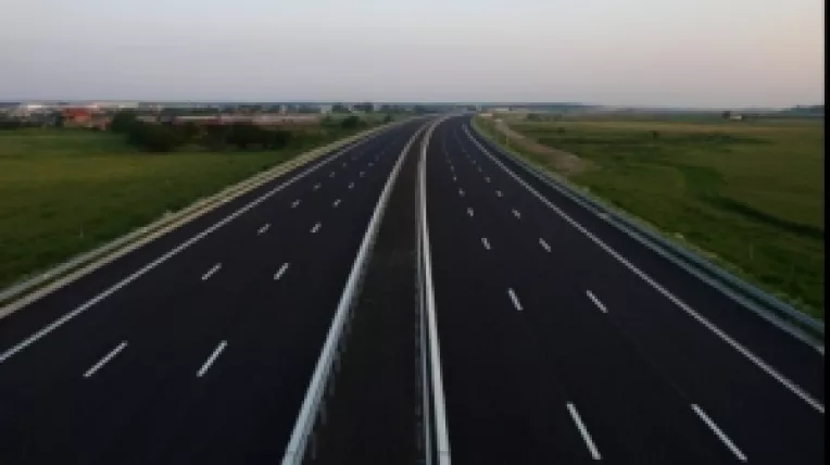 Italienii au construit in Romania 19,5 km de autostrada cu 3 benzi pe sens
