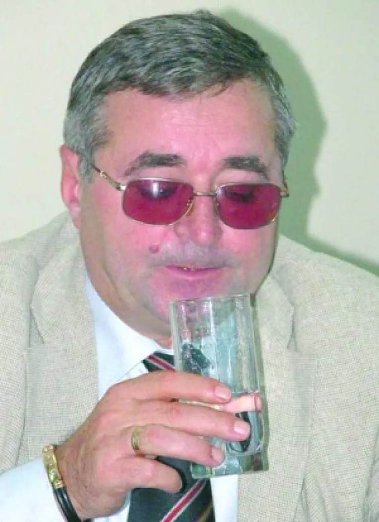 La 10 ani de la faliment, tunurile colosale date Bancorexului sunt suportate tot de noi