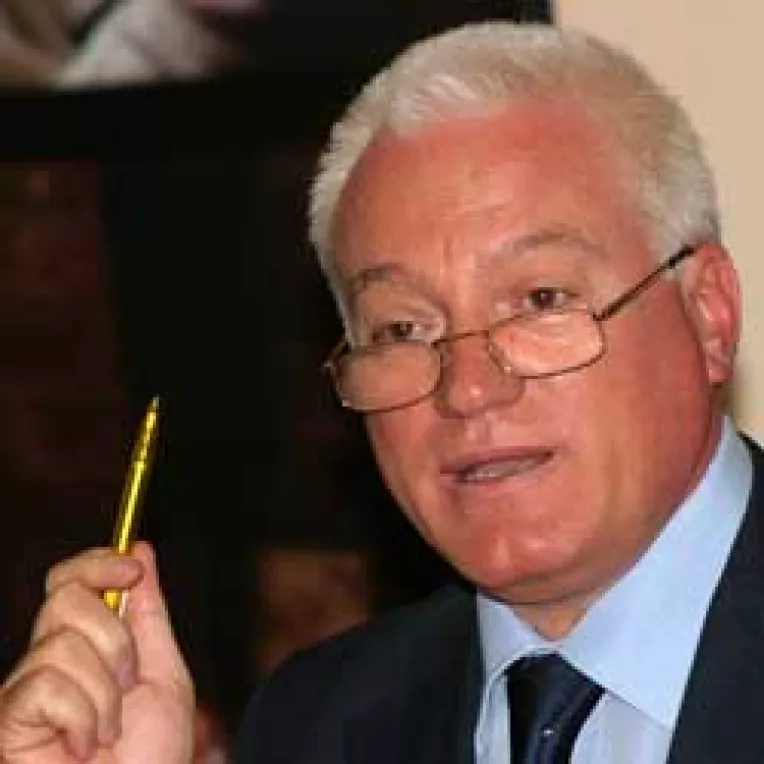 Liberalii pun toate tunurile doar pe Valeriu Stoica