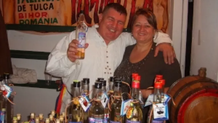 Palinca de Bihor Tramuta, la targul din Piata Amzei si la Indagra