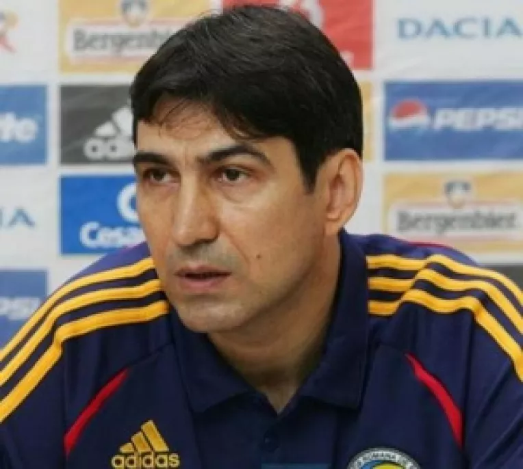 Piturca ramane selectionerul Romaniei!