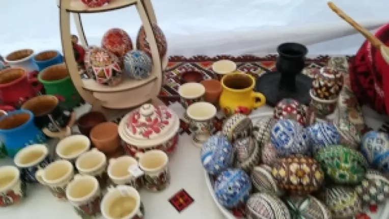 Teodora Economu de la Traditional Robox: Serbet de lamaie, fragi, catina, menta, dar si oua incondeiate