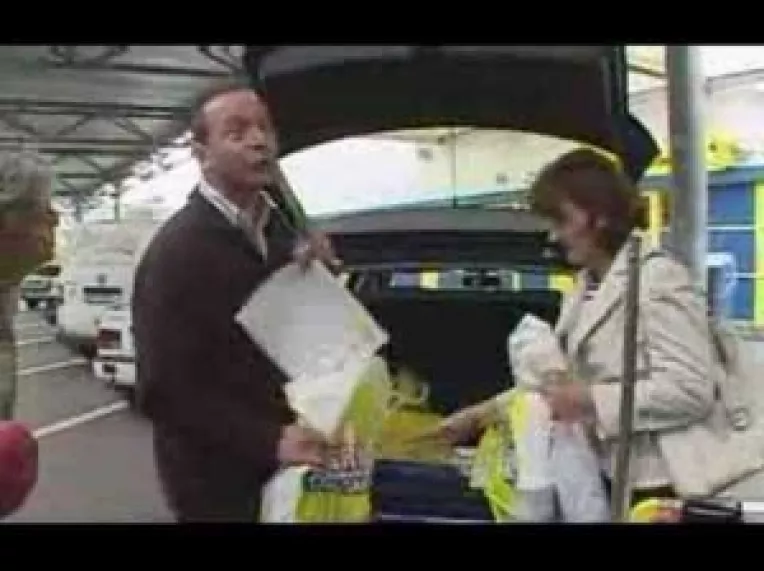 Traian Basescu: Repetent la libertatea de exprimare. Distins cu premiul "Mai, animalule!"