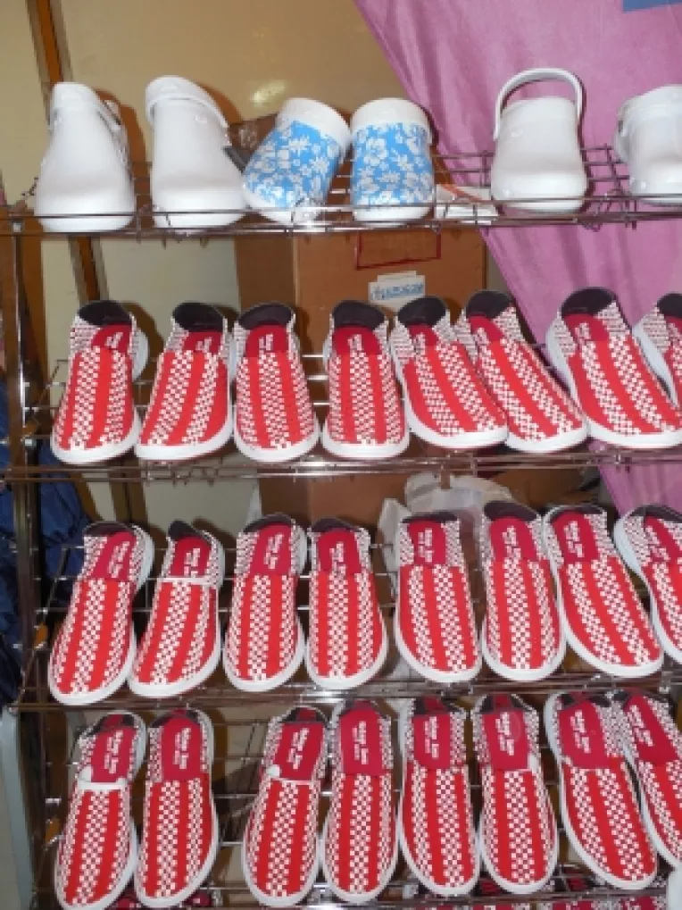 Uniforme medicale si Ultra Stepinz, la Congresul National de Ortopedie si Traumatologie de la Palatul Parlamentului